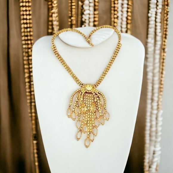 Jewelry - Vintage (1960s) Adorable Crystal & Rhinestone Bib Necklace
